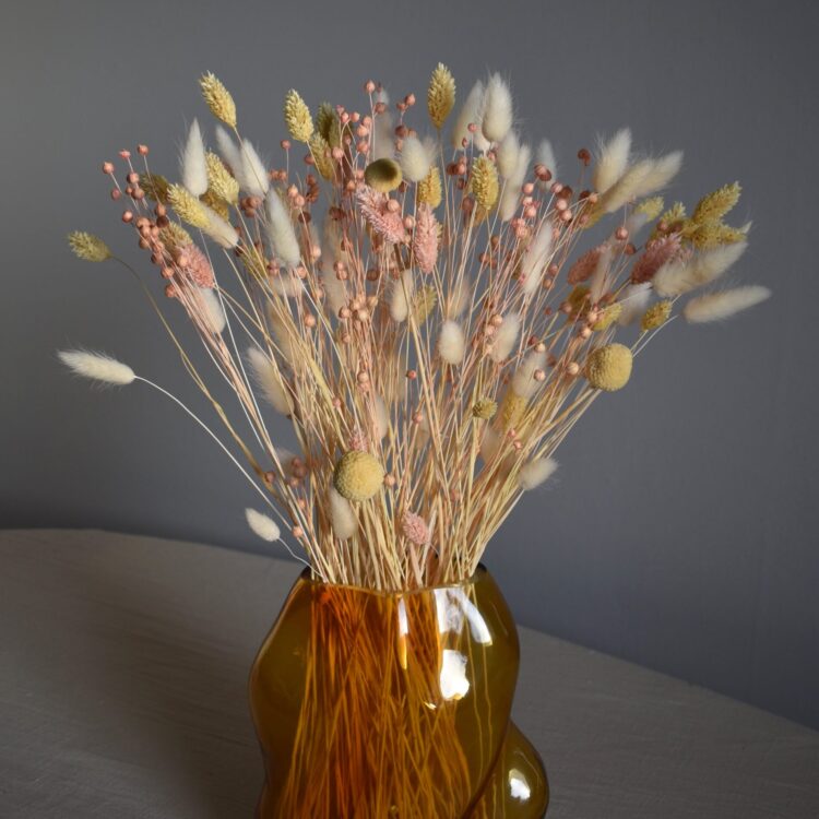 Bukiet z suszonych traw i kwiatów